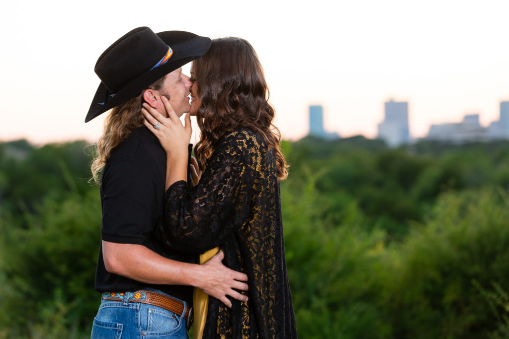 Couple kissing during Tandy Hills Photoshoot