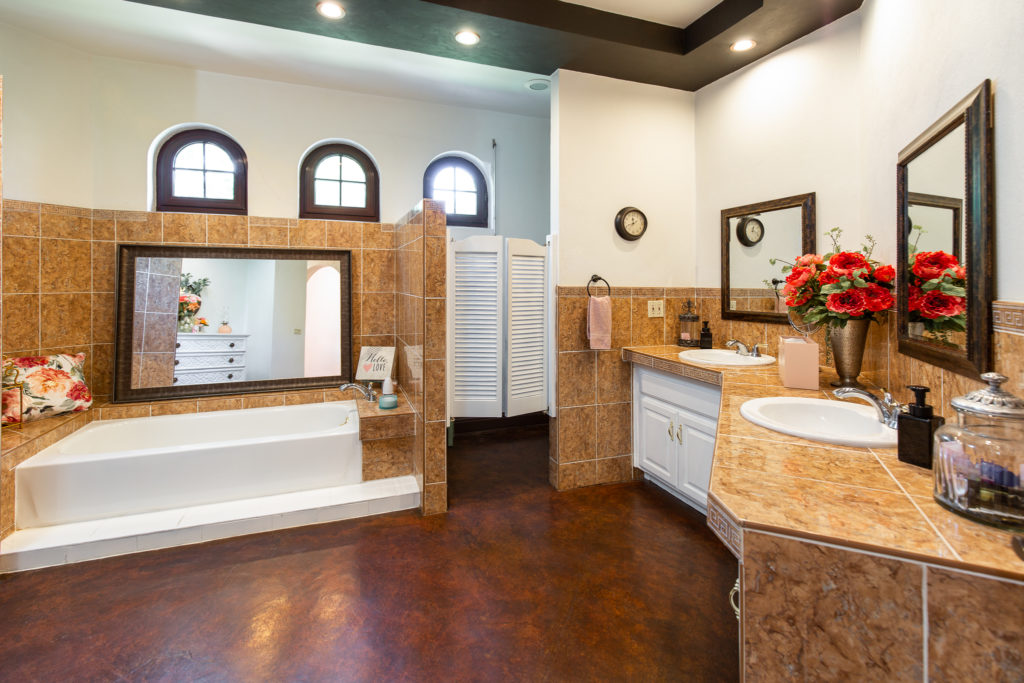 bridal suite bathroom at Stoney Ridge Villa Venue captured by Dallas wedding photographers