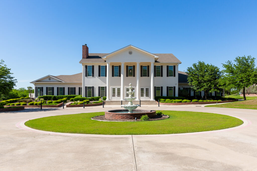 The white milestone mansion wedding venue in denton texas
