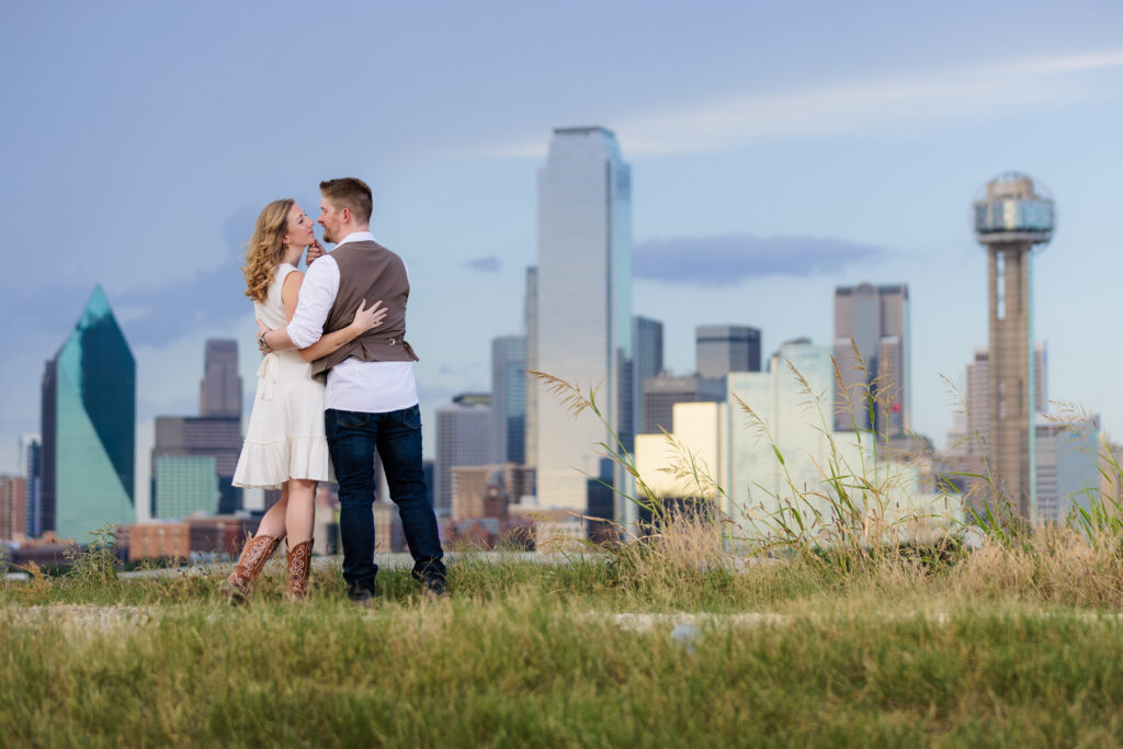 Dallas wedding photographers capture Dallas skyline with couple kissing