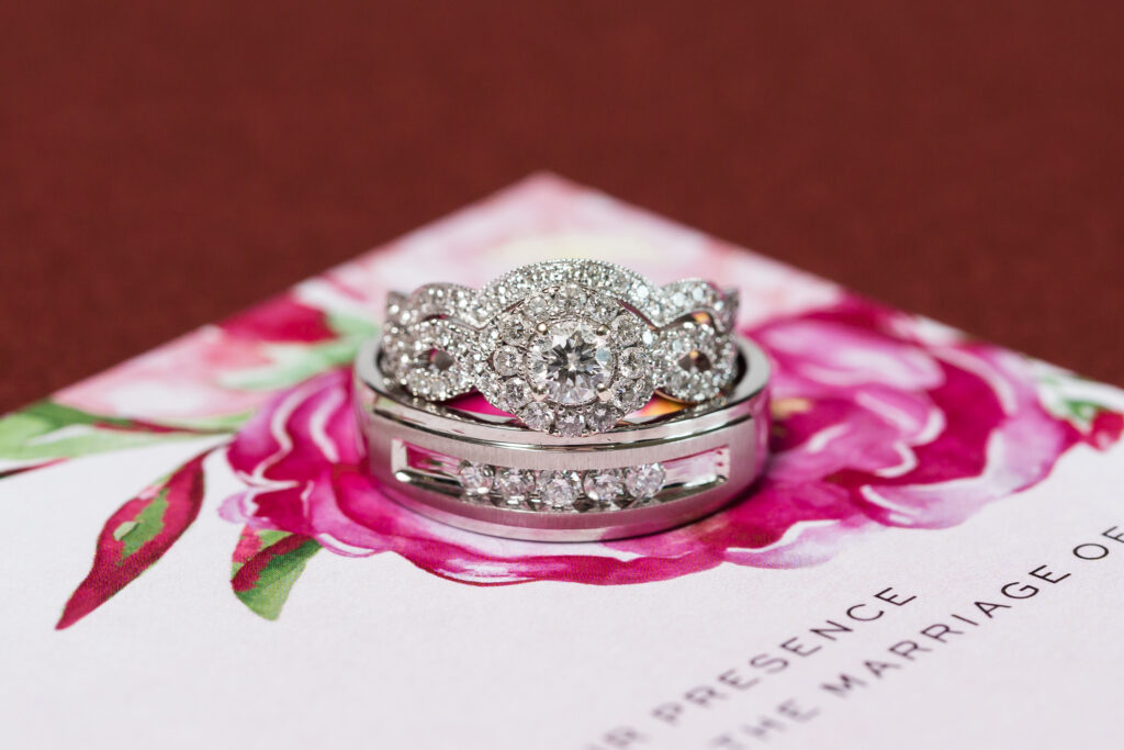 Round diamond halo antique wedding rings