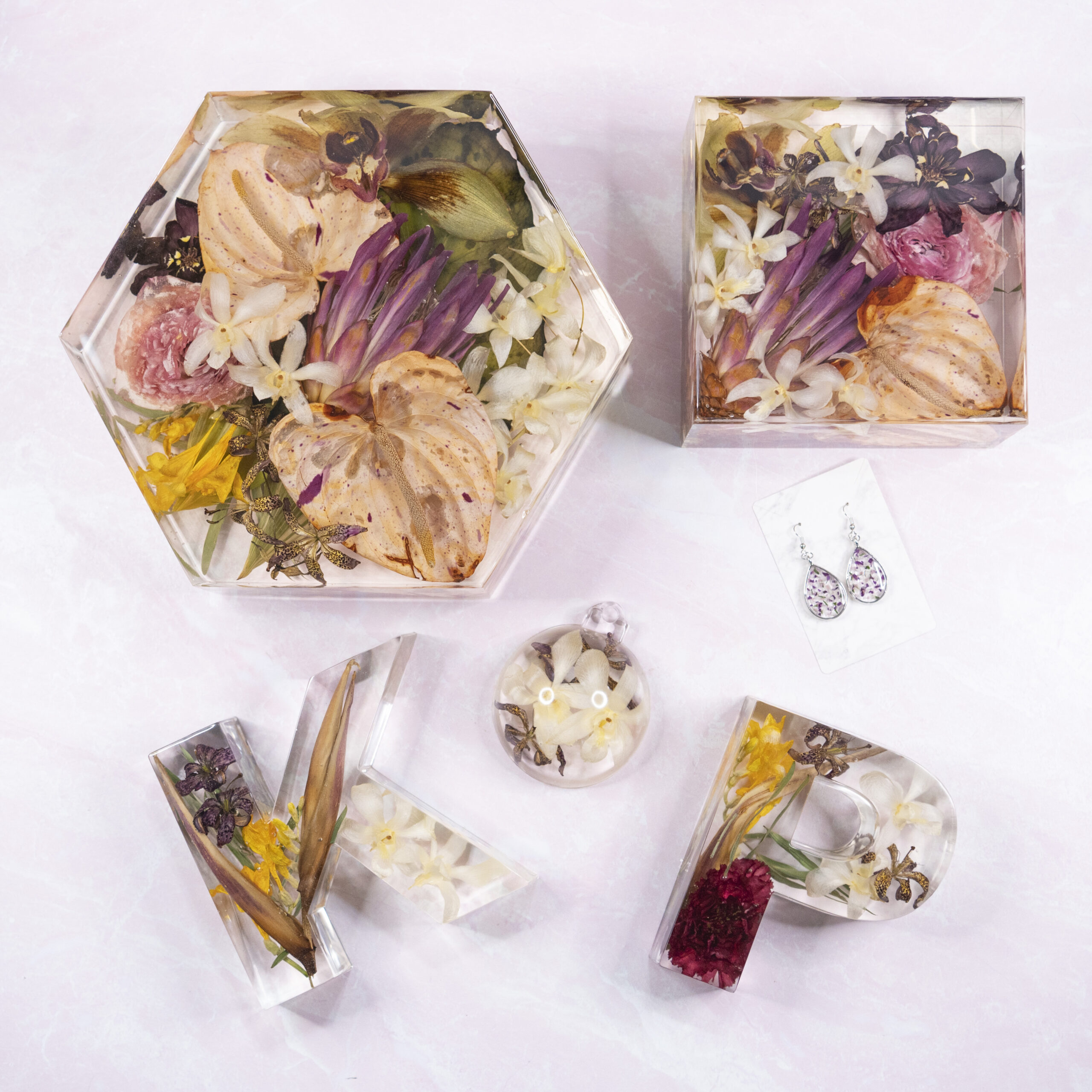 Preserved wedding flowers in multiple types of resin molds